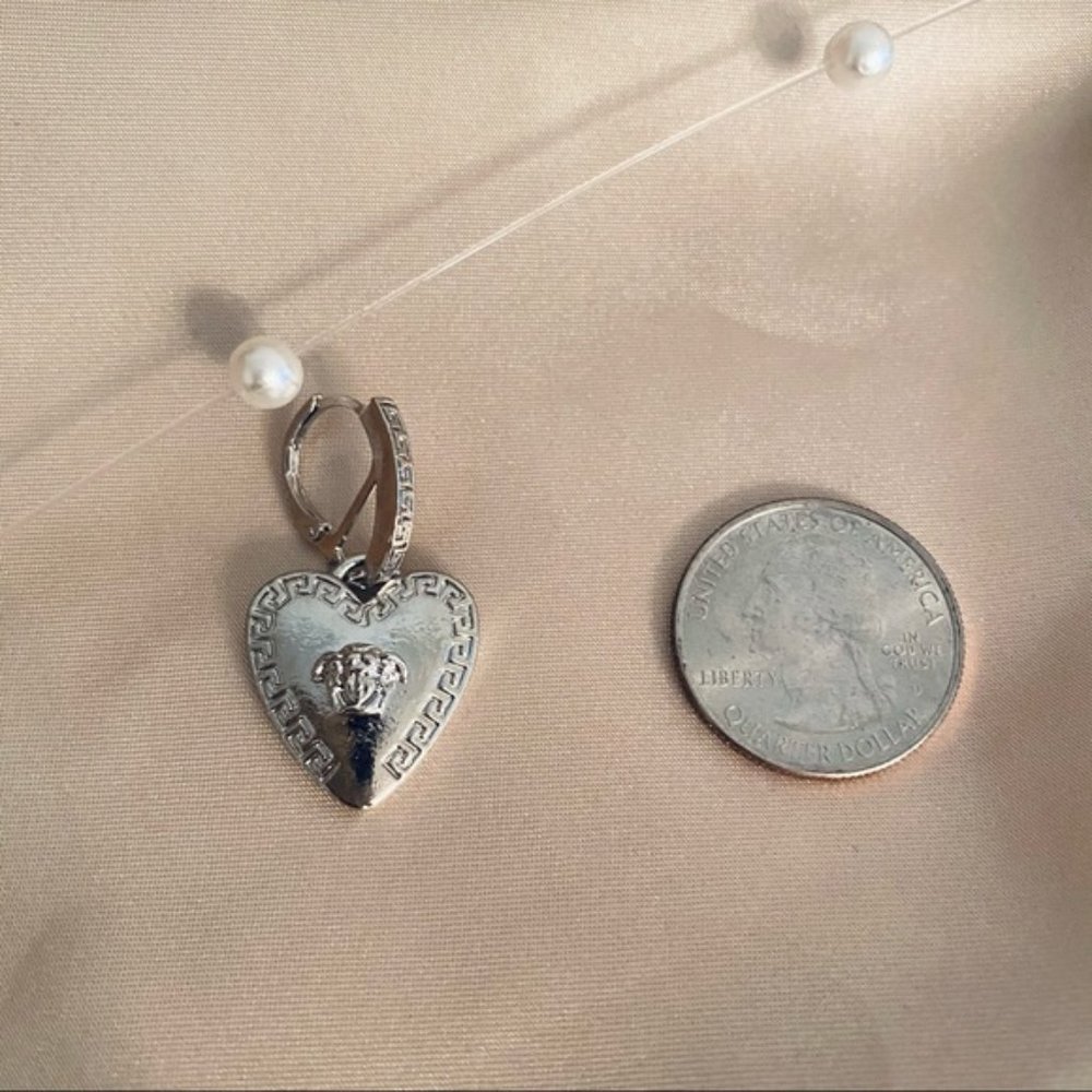 Roman Art Portrait Heart Huggie Earrings Silver - Picture 4 of 10